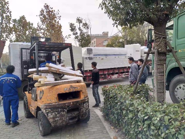 SMT設(shè)備搬運